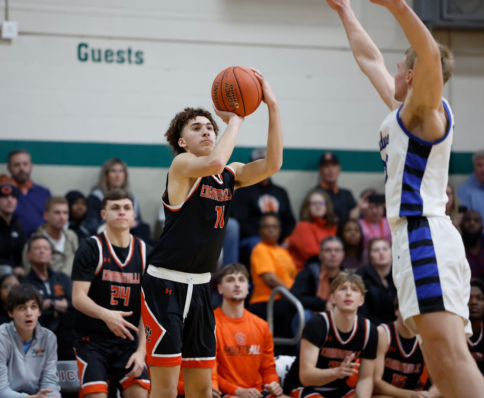Don Maurer Holiday Invitational, championship: Edwardsville v. Ladue